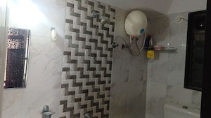 Bathroom in 3 BHK Builder Floor at DLF City Phase IV, Dlf Phase iv – for Rent