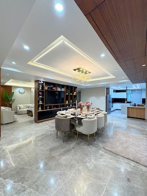 Parking in 3 BHK Builder Floor at Sector 65 – for Sale