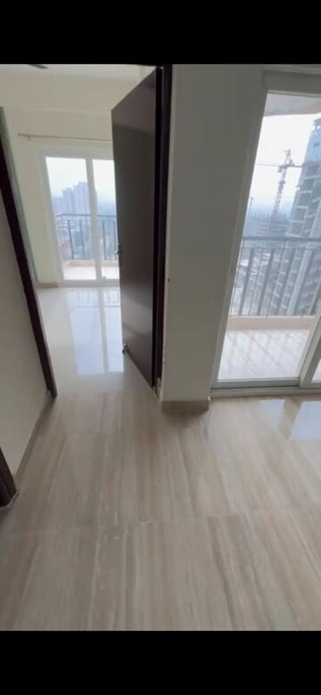 Room in 2 BHK Apartment at Sector 16 Greater Noida – for Rent