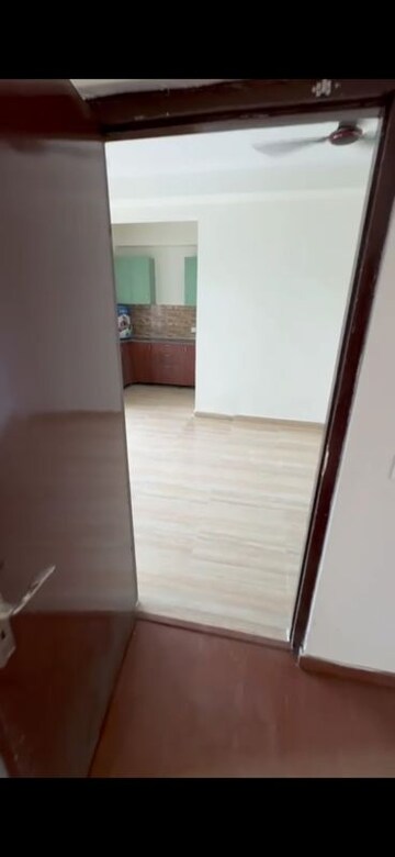 Room in 2 BHK Apartment at Sector 16 Greater Noida – for Rent