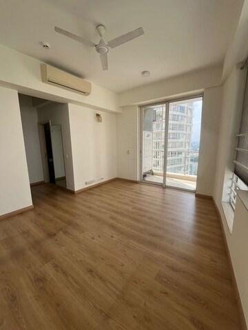 Room in 3 BHK Builder Floor at DLF City Phase IV, Dlf Phase iv – for Rent