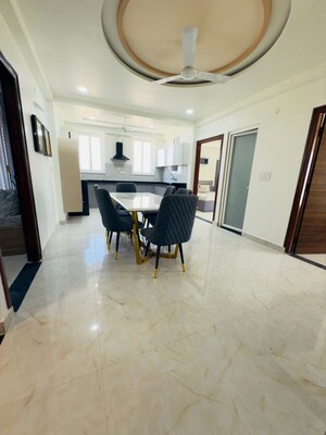 Team Area in 3 BHK Builder Floor at DLF City Phase IV, Dlf Phase iv – for Rent