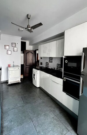 Kitchen in 3 BHK Builder Floor at DLF City Phase IV, Dlf Phase iv – for Rent