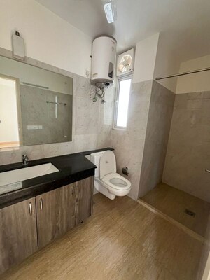 Kitchen in 3 BHK Builder Floor at DLF City Phase IV, Dlf Phase iv – for Rent