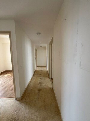 Building Lobby in 3 BHK Builder Floor at DLF City Phase IV, Dlf Phase iv – for Rent