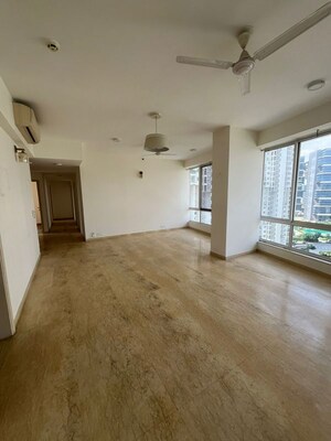 Room in 3 BHK Builder Floor at DLF City Phase IV, Dlf Phase iv – for Rent