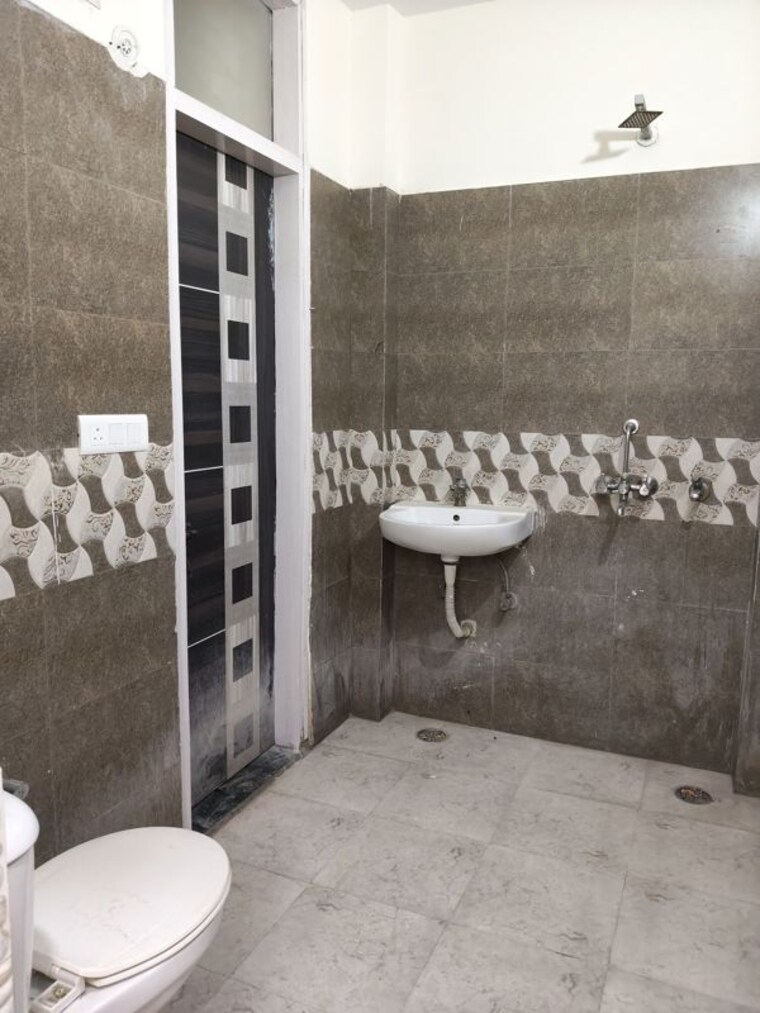 Bathroom, sector 71 3 Bedroom 1145 Sq.Ft. Independent House In Sector 71 Noida 10118732