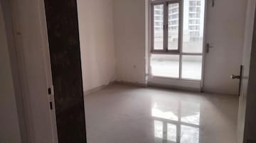Room in 3 BHK Apartment at Pareena The Elite Residences, Sector 99 – for Rent