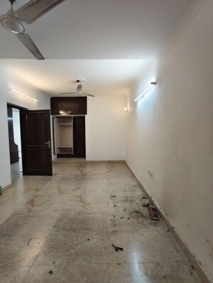 Room in 3.5 BHK Apartment at Vasant Kunj – for Rent