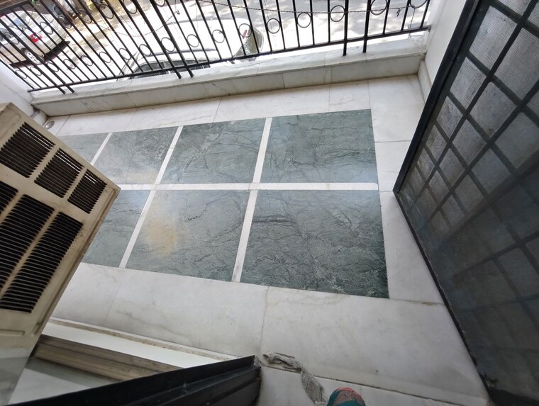 Balcony, vasant kunj 3.5 Bedroom 2500 Sq.Ft. Apartment In Vasant Kunj Delhi 10118791