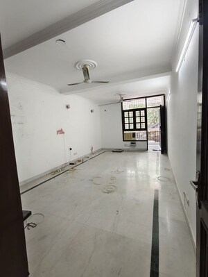 Room in 3.5 BHK Apartment at Vasant Kunj – for Rent