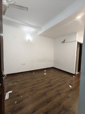 Room in 3.5 BHK Apartment at Vasant Kunj – for Rent