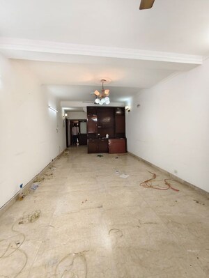 Room in 3.5 BHK Apartment at Vasant Kunj – for Rent