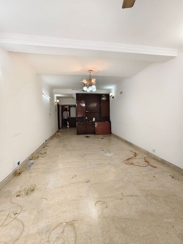 Room in 3.5 BHK Apartment at Vasant Kunj – for Rent