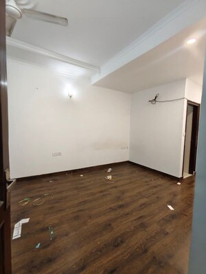 Room in 3.5 BHK Apartment at Vasant Kunj – for Rent