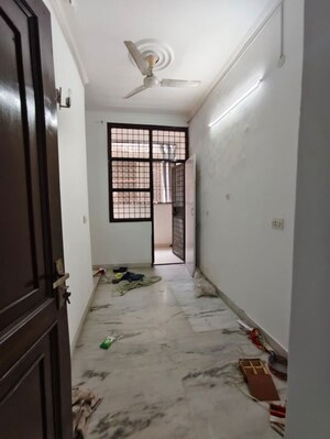 Room in 3.5 BHK Apartment at Vasant Kunj – for Rent