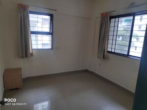 Room in 2 BHK Apartment at Magarpatta City – for Rent