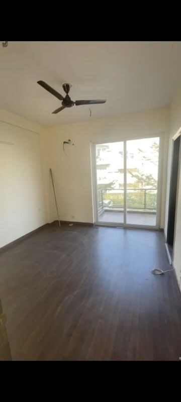 Room in 4 BHK Builder Floor at BPTP Country Floor, Sector 102 – for Rent