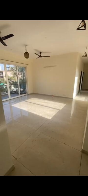 Room in 4 BHK Builder Floor at BPTP Country Floor, Sector 102 – for Rent