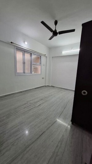 Room in 2 BHK Apartment at Kandivali West – for Rent