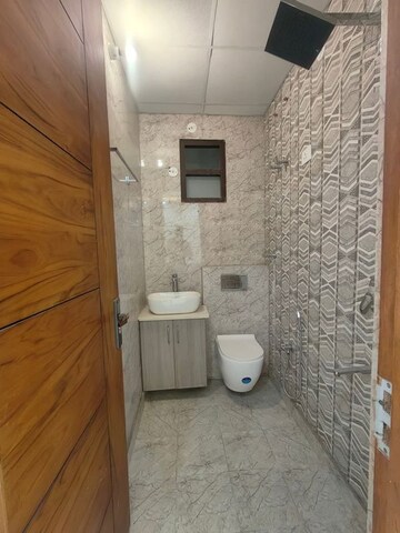 Bathroom in 2.5 BHK Apartment at Sector 22 – for Rent