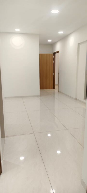 Room in 3 BHK Apartment at Goregaon West – for Sale