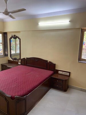 Bedroom in 2 BHK Apartment at Juhu – for Rent