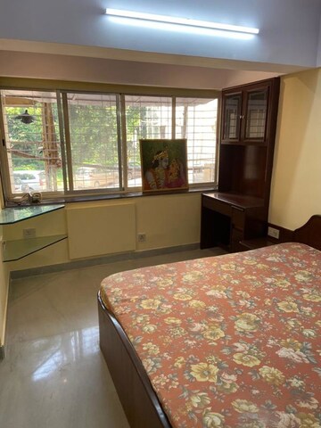 Bedroom in 2 BHK Apartment at Juhu – for Rent