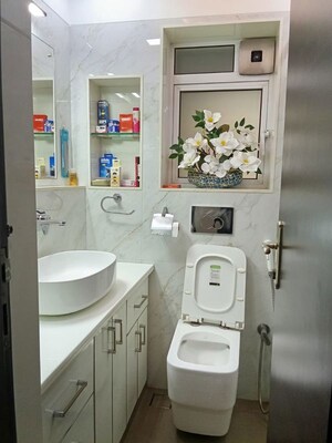 Master Bedroom in 2.5 BHK Apartment at Evershine Embassy, Andheri West – for Rent