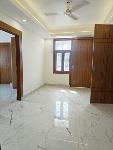 Room in 2 BHK Builder Floor at Saket – for Rent