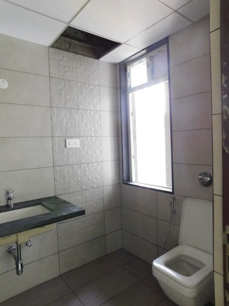 Bathroom, sector 22 3 Bedroom 1784 Sq.Ft. Builder Floor In Sector 22 Noida 10119570