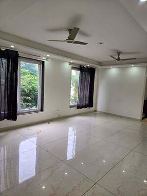 Room in 3 BHK Builder Floor at Sector 48 – for Rent