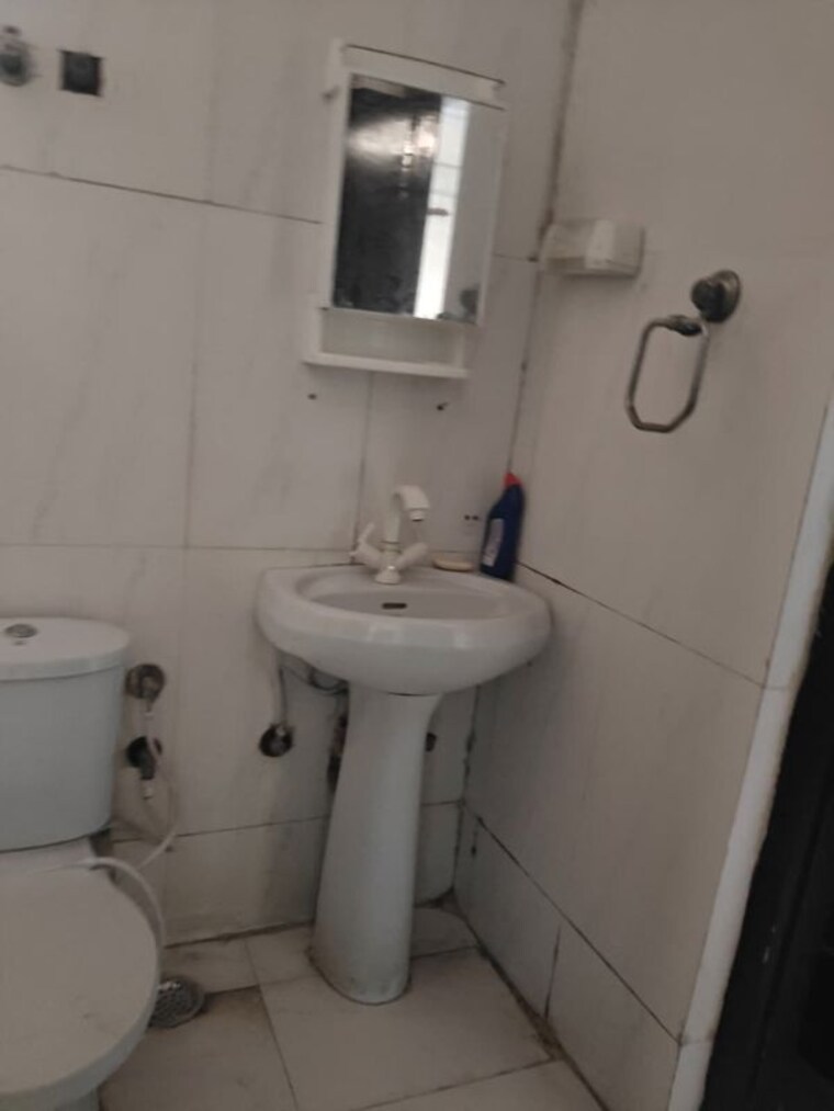 Bathroom, rajendra nagar 2 Bedroom 900 Sq.Ft. Apartment In Rajendra Nagar Ghaziabad 10119843