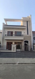 6 BHK + Study Room 200 Sq.Yd. Independent House in Sas Nagar