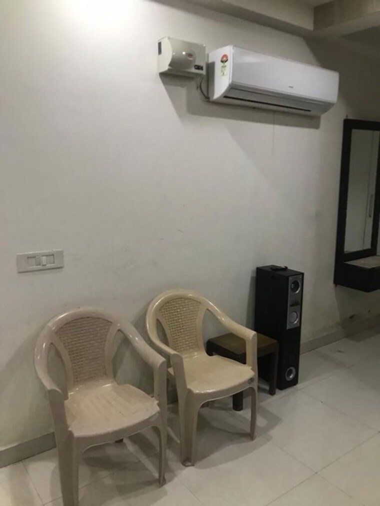 Master Bedroom, vip road 2 Bedroom 1200 Sq.Ft. Apartment In Vip Road Zirakpur 10119023