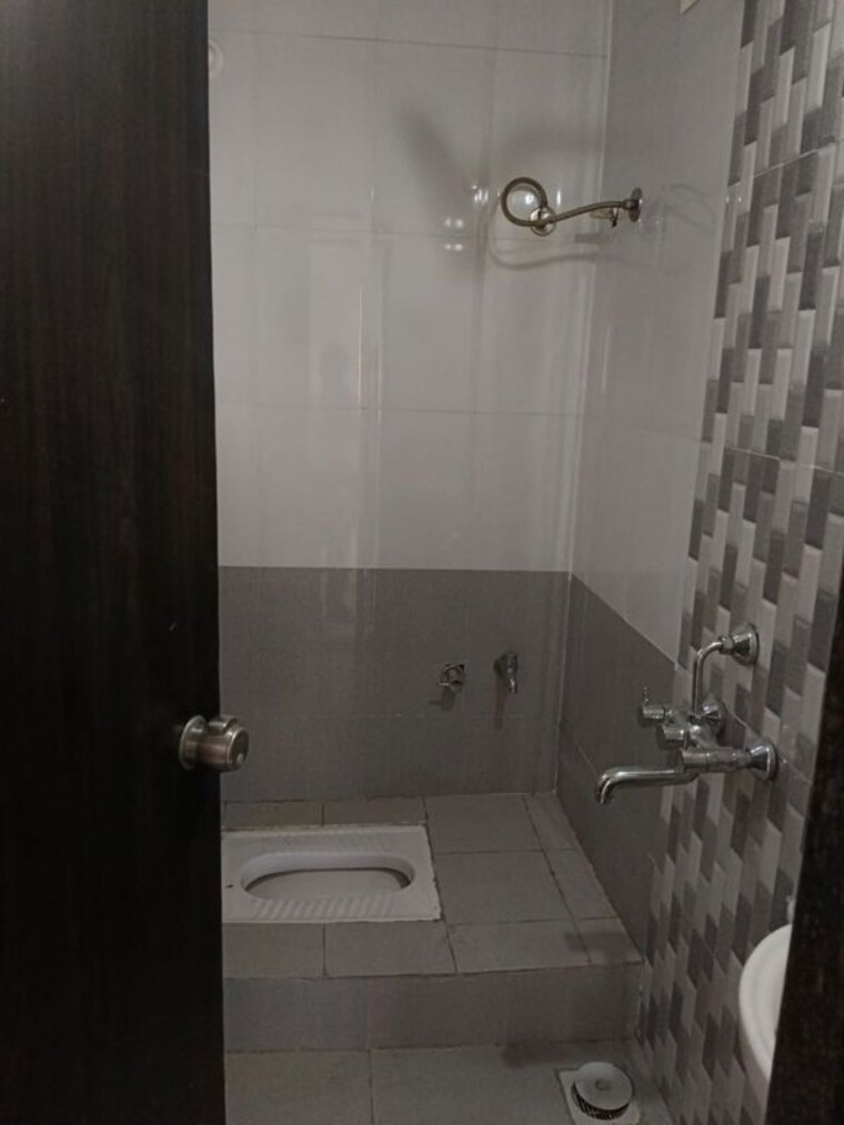 Bathroom, blue-royal-platinum-heritage 2 Bedroom 900 Sq.Ft. Apartment In Ravet Pune 10119957