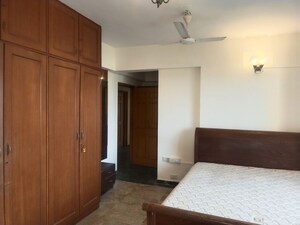 Room in 4 BHK Apartment at Powai – for Rent