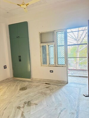 Room in 2 BHK Builder Floor at Sector 37 Greater Noida – for Rent