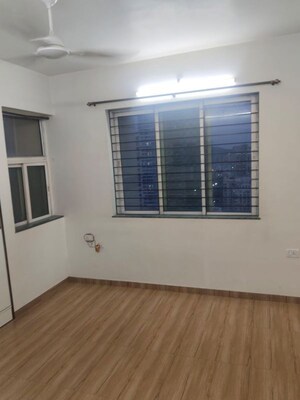 Room in 3 BHK Apartment at Panch Pakhadi – for Rent