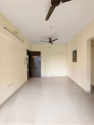 Room in 3 BHK Apartment at Panch Pakhadi – for Rent