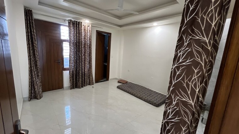 Bedroom, bptp-district-phase-2 3 Bedroom 1300 Sq.Yd. Builder Floor In Sector 84 Faridabad 10120077