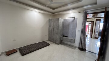 Bedroom in 3 BHK Builder Floor at BPTP District Phase 2, Sector 84 – for Rent