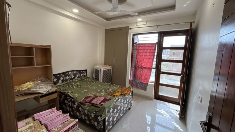 Bedroom, bptp-district-phase-2 3 Bedroom 1300 Sq.Yd. Builder Floor In Sector 84 Faridabad 10120077