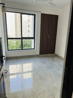 Room in 1 BHK Apartment at Unitech The Residences Gurgaon, Sector 33 – for Rent