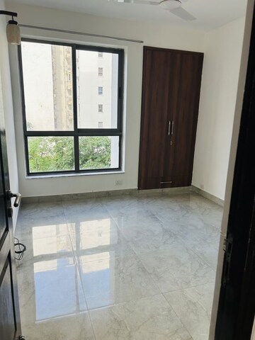 Room in 1 BHK Apartment at Unitech The Residences Gurgaon, Sector 33 – for Rent