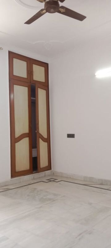 Room in 2 BHK Builder Floor at Neb Sarai – for Rent
