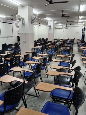  Office Space For Sale in Gautam Nagar