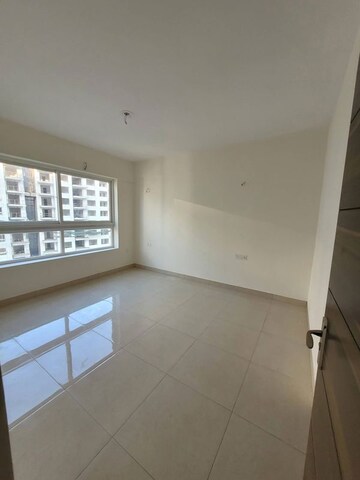 Room in 3 BHK Apartment at Malwa Escon Primera, International Airport Road – for Rent