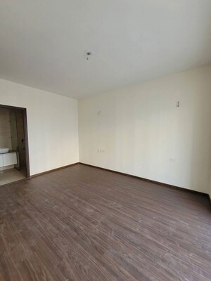 Room in 3 BHK Apartment at Malwa Escon Primera, International Airport Road – for Rent