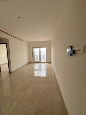 Room in 2 BHK Apartment at Shapoorji Pallonji BKC 28, Bandra East – for Rent